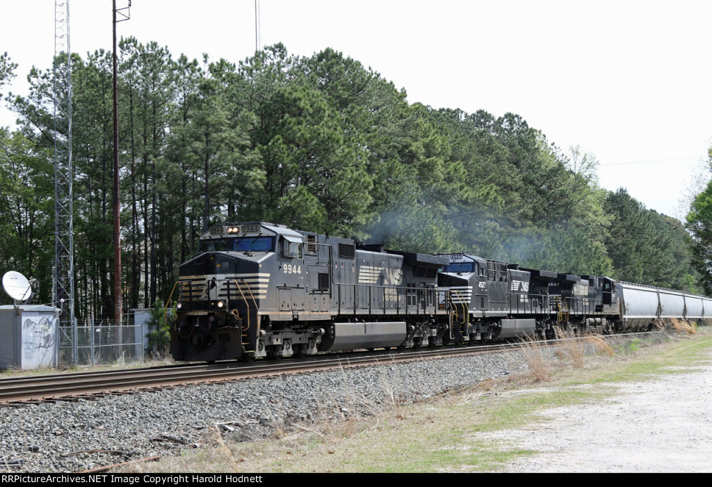 NS 9944 leads train 351-07 westbound